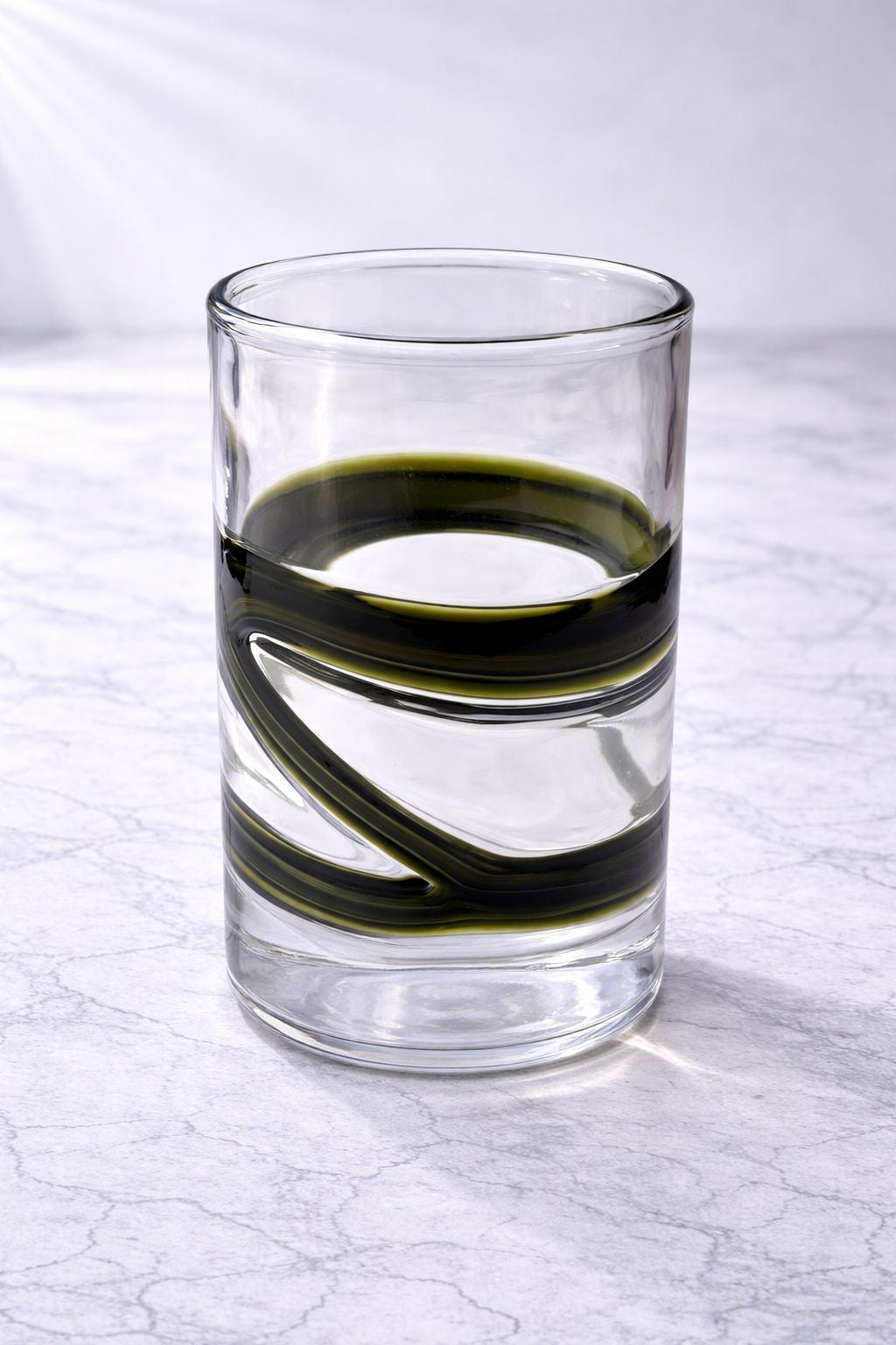 Vase 9” de Vidrio con Diseño Ondulado Bicolor