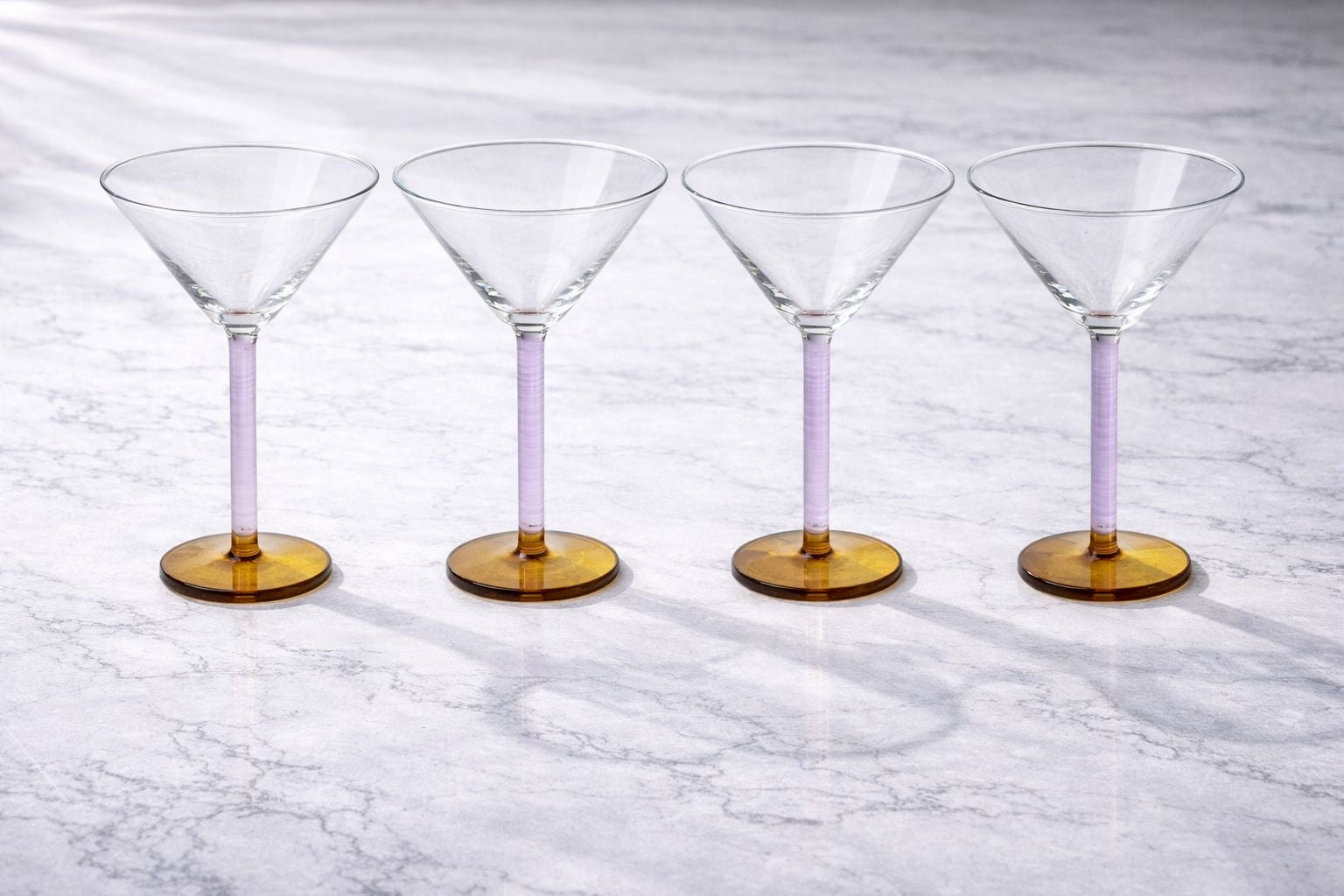 Set de Copas Martini Elegantes con Detalle Bicolor