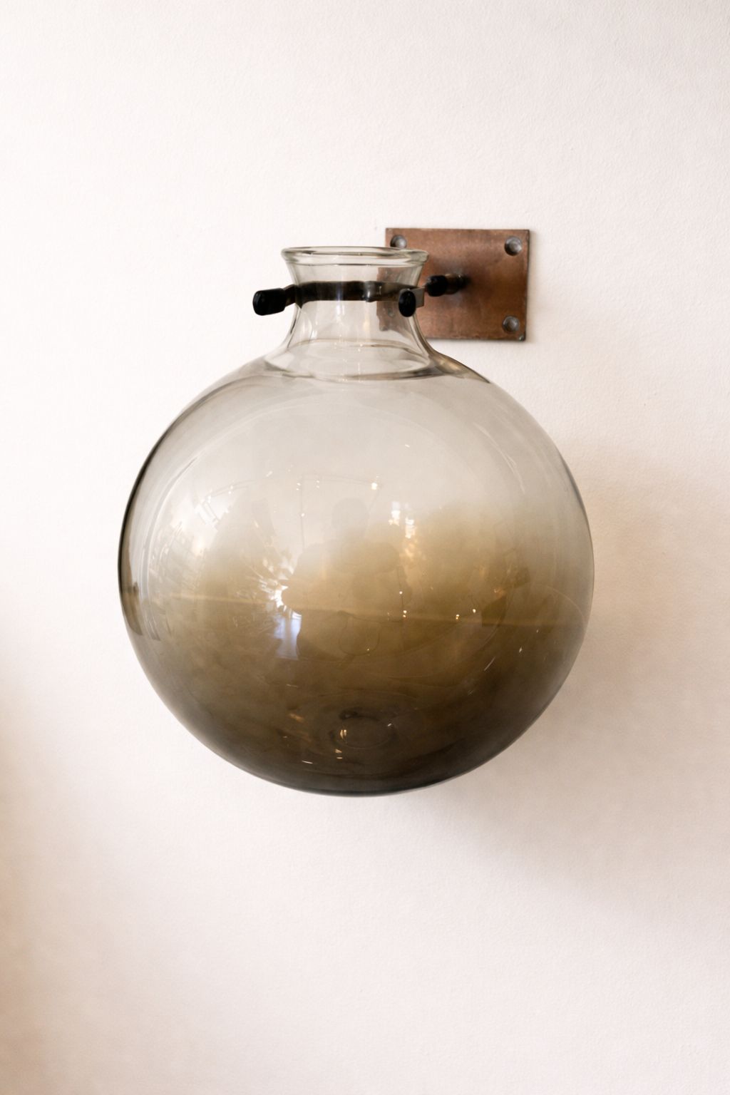 Elegante Florero Decorativo de Pared S